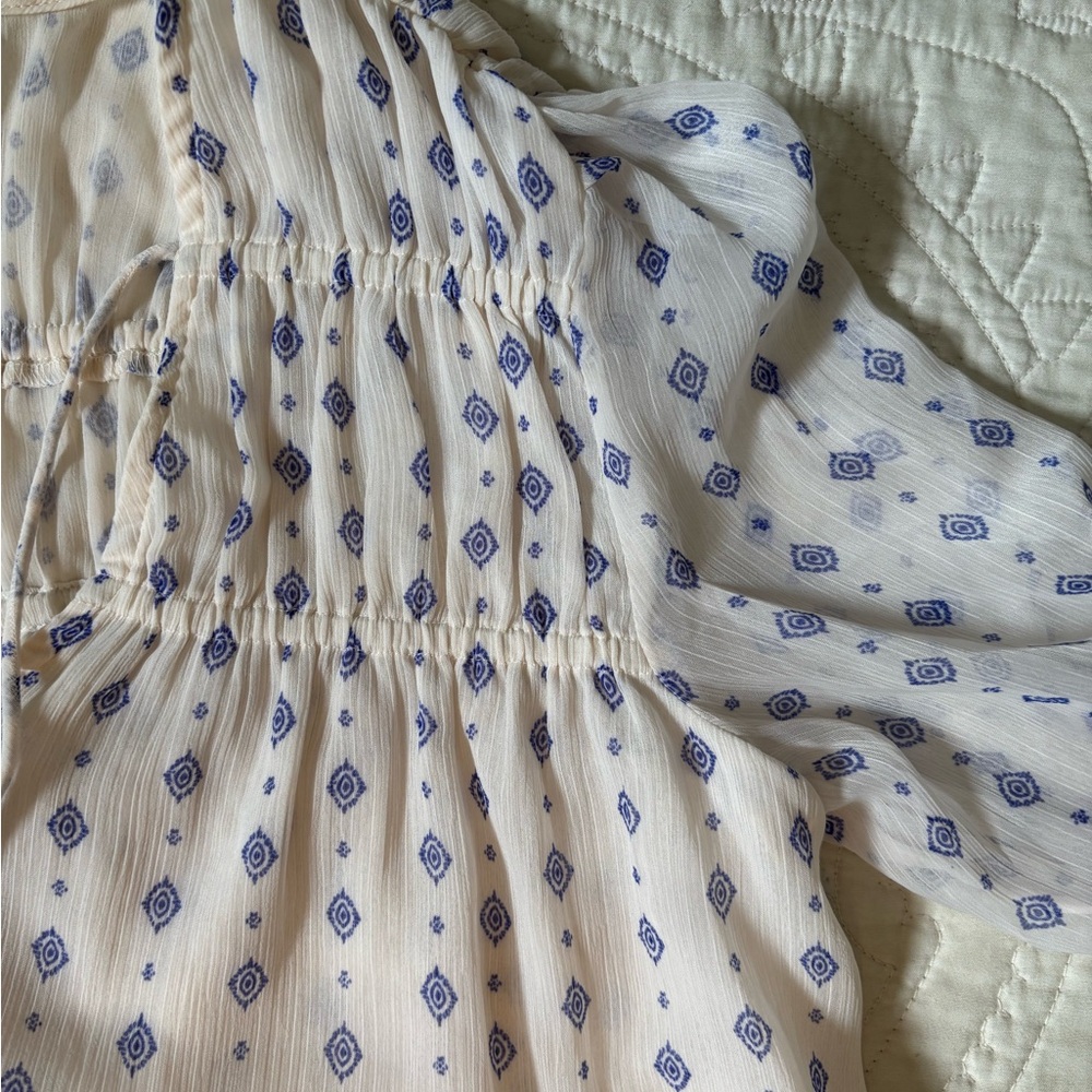 Old Navy Ivory and Navy Top - Picture 5 of 6